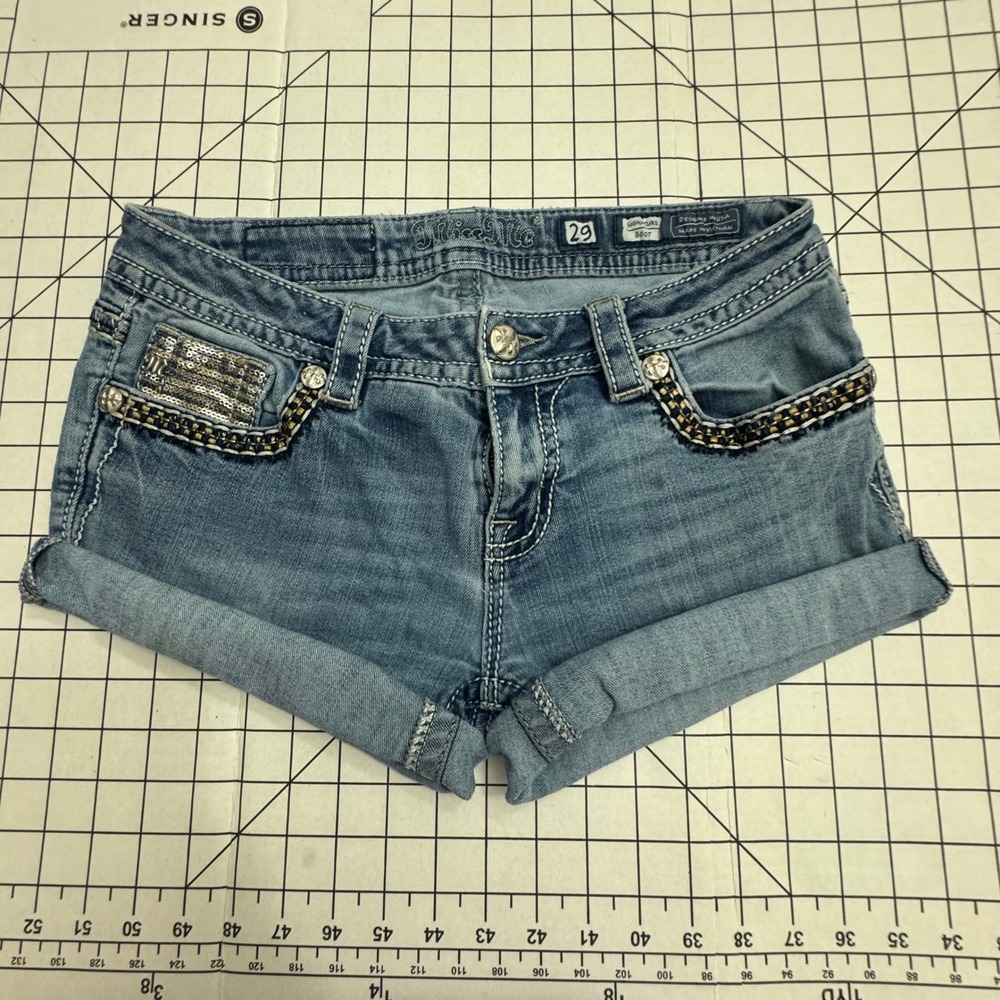 Miss Me Signature Boot Cut Embellished Denim Shorts Medium Wash Size 29 Cuffed - Picture 3 of 3